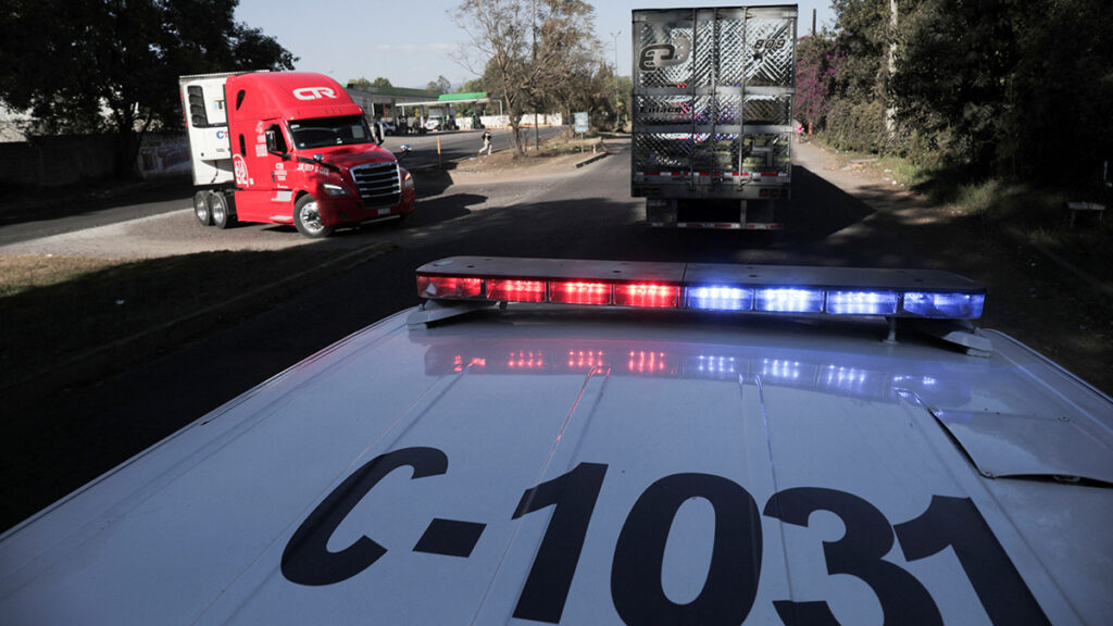¿Cómo sacarlo, dónde y cuánto cuesta un ermiso para circular sin placas en el Estado de México?