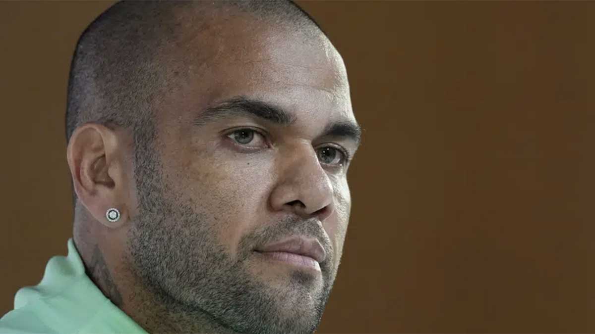 Dani Alves en conferencia de prensa con la selección de Brasil | AP