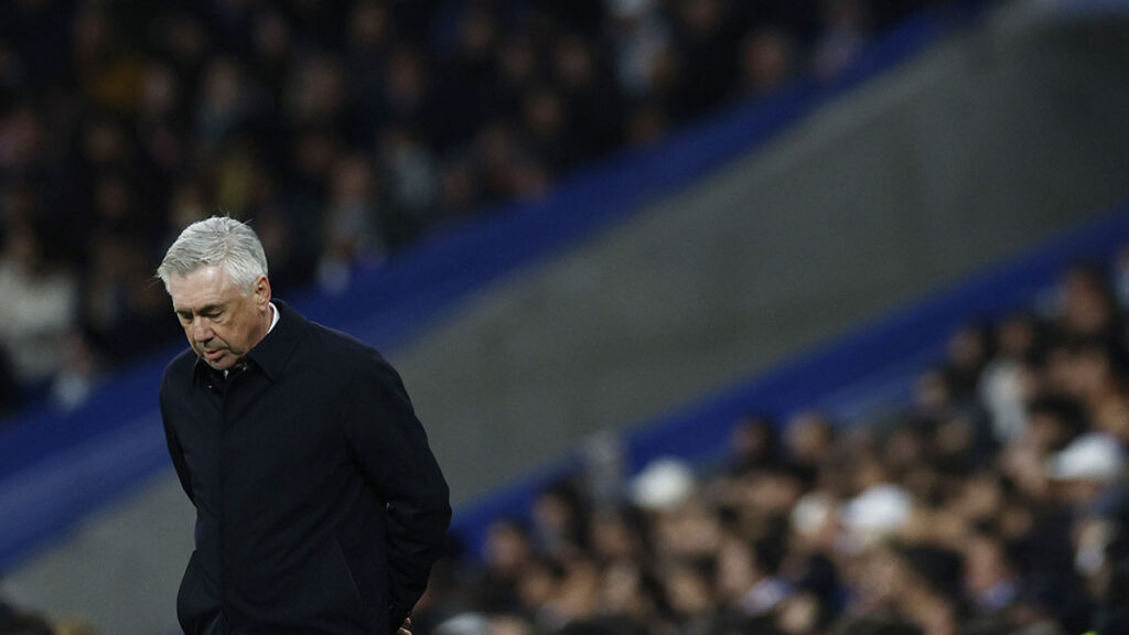 Ancelotti durante la derrota del Real Madrid 0-1 ante el Barcelona | Reuters
