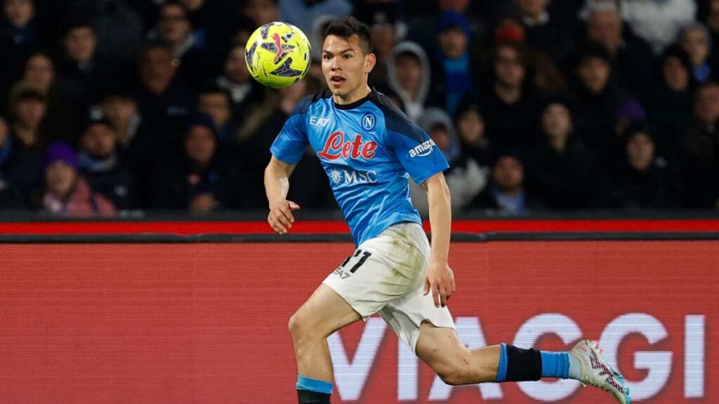 Chucky Lozano y el Napoli cayeron ante la Lazio.