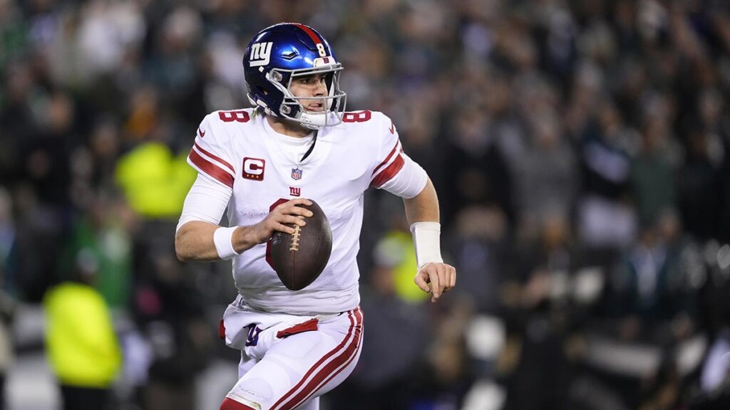 Daniel Jones convenció a los Giants con sus actuaciones para renovar su contrato. AP