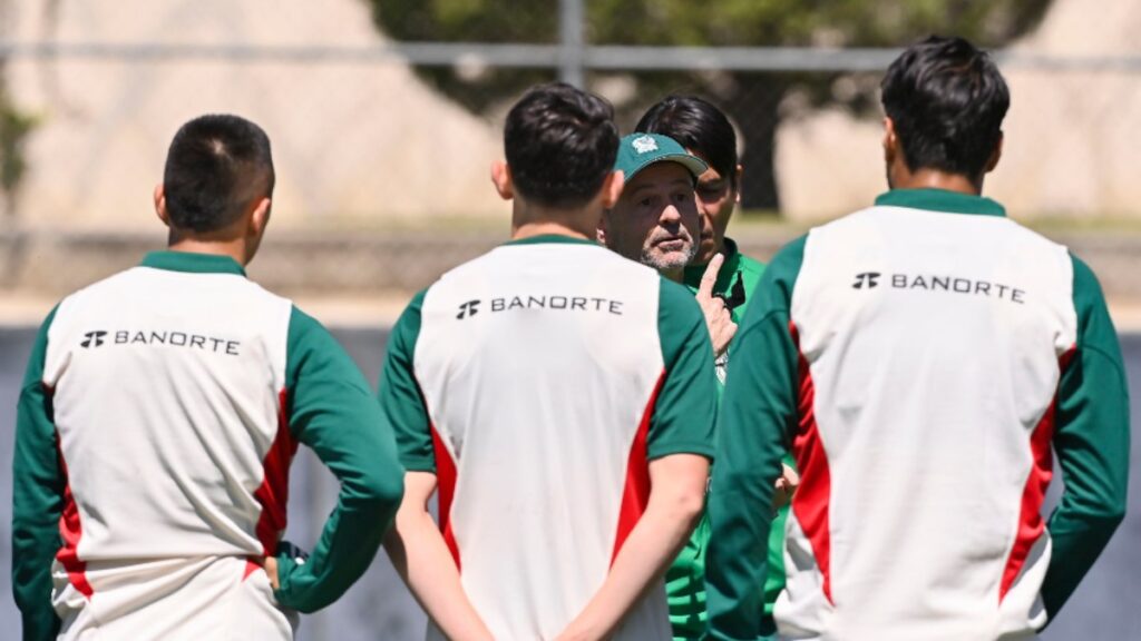 Diego Cocca ofreció una pequeña conferencia de prensa donde ofreció información sobre la selección mexicana de cara al duelo vs Surinam