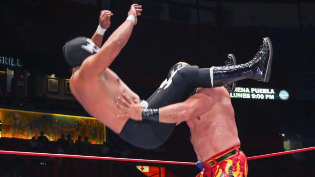 Los rudos se imponen a los técnicos en la Arena México