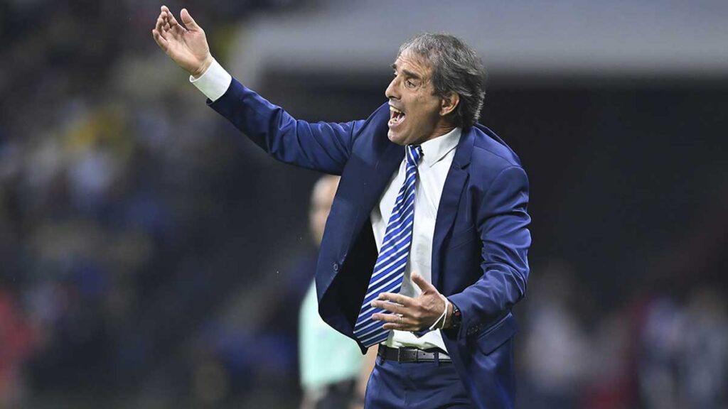 Guillermo Almada, inconforme con el empate del Pachuca ante Motagua