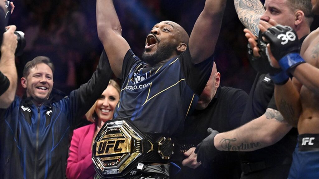 Jones derrotó en un round a Gane en UFC 285 | AP