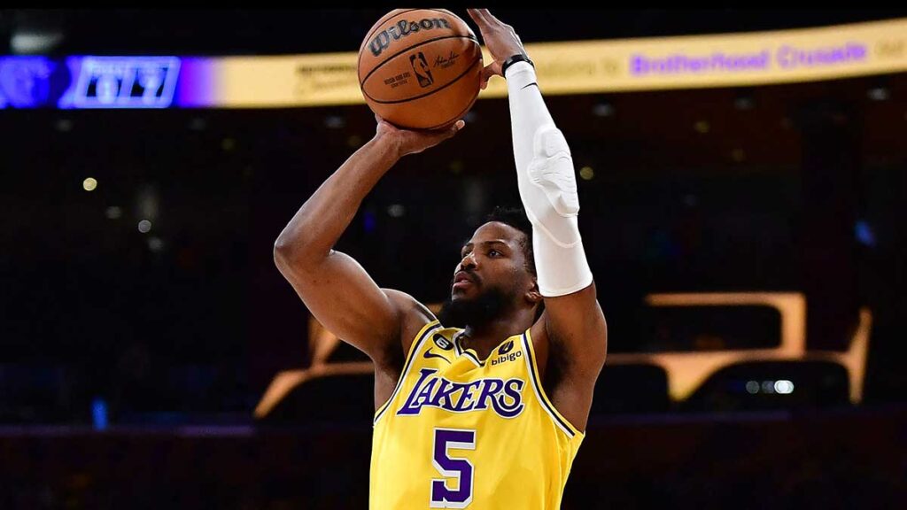 Malik Beasley agregó siete triples, empatando una marca de Kobe Bryant. Reuters