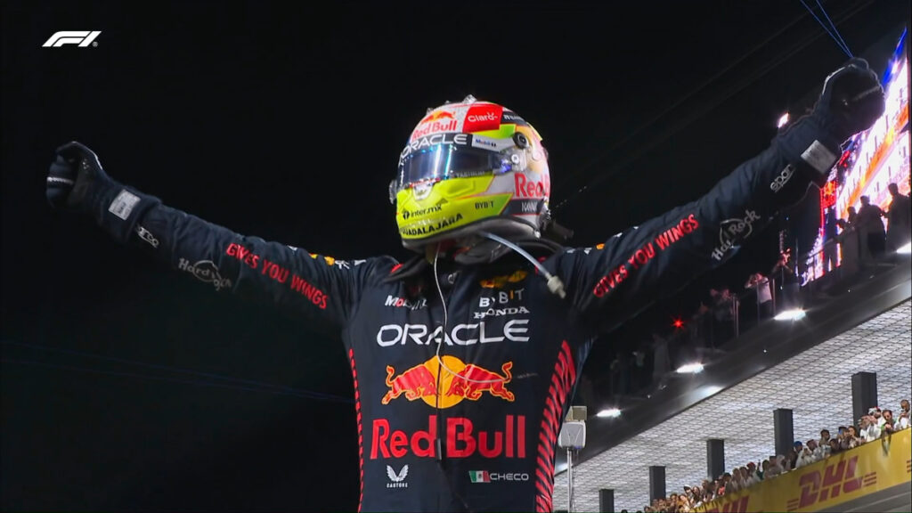 'Checo' Pérez celebra su victoria en Atrabia Saudita. - @F1.