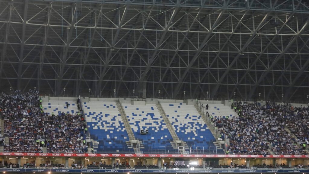 El grupo de animación de Rayados fue vetado, durante la jornada 10 | Imago7