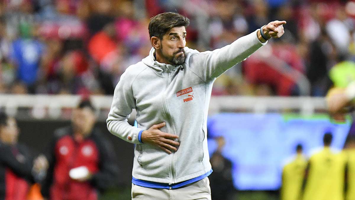 La exigencia del técnico Veljko Paunovic es que nadie se relaje. Imago 7