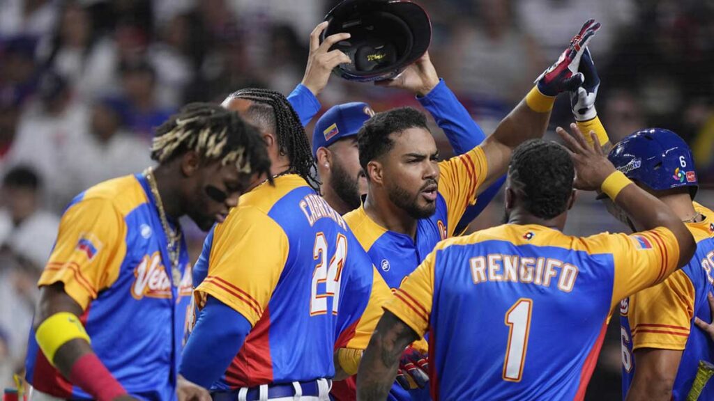 Anthony Santander luego de batear un home run ante República Dominicana | AP