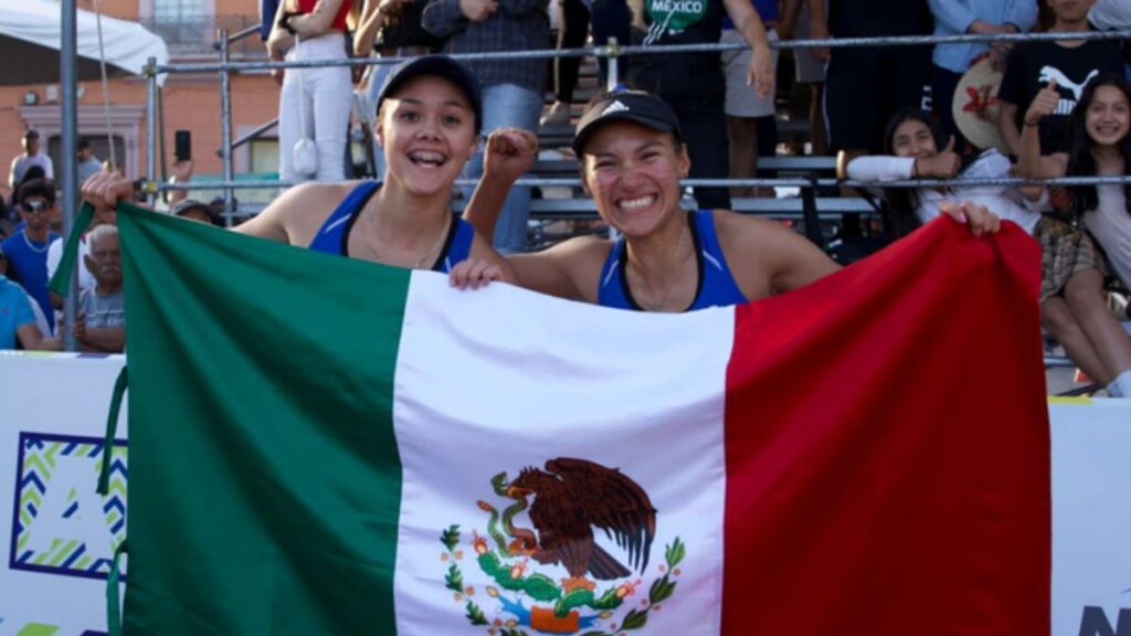 Abril Flores (izq.) y Atenas Gutiérrez (der.)