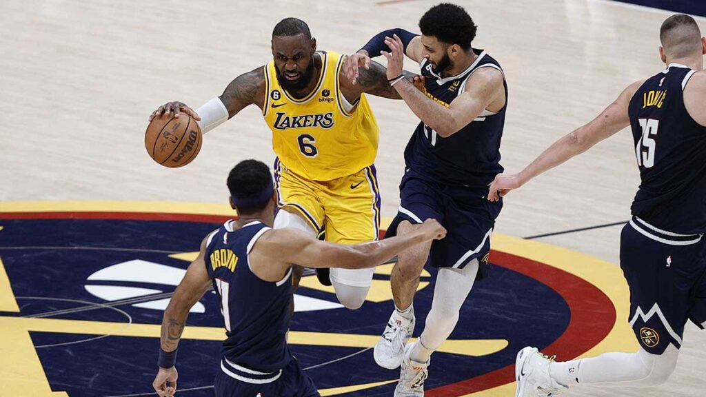 Los Nuggets vienen de atrás, derrotan a Lakers y amplían su diferencia en la serie