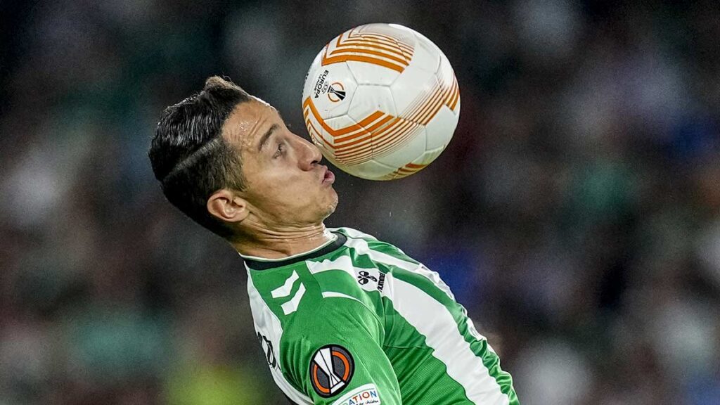Andrés Guardado sumó minutos en el segundo tiempo. AP