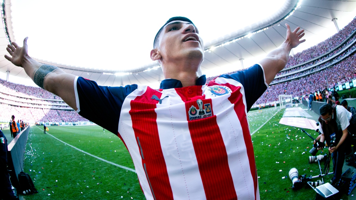 Alan Pulido con Chivas campeón en 2017 | Imago7