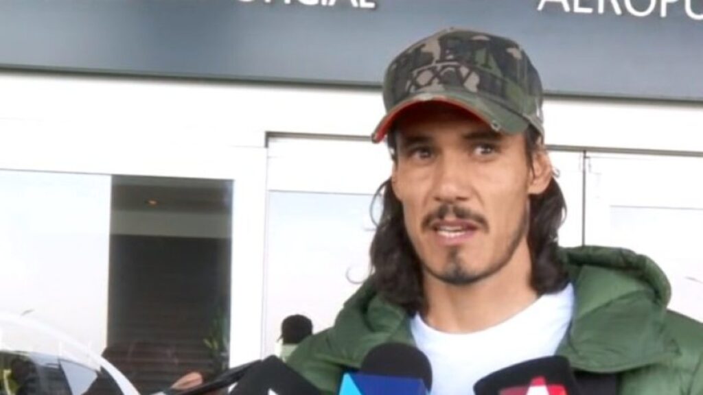 Edinson Cavani habló sobre Boca al llegar a Uruguay