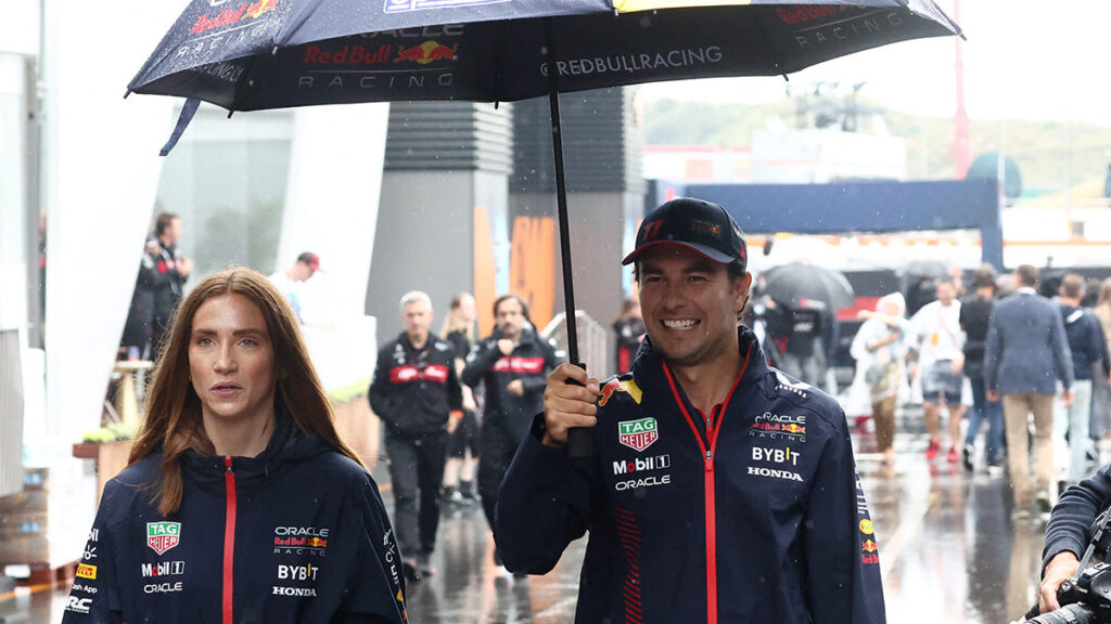 Sergio Pérez deja atrás las críticas y solos se centra en el GP de Países Bajos. Reuters