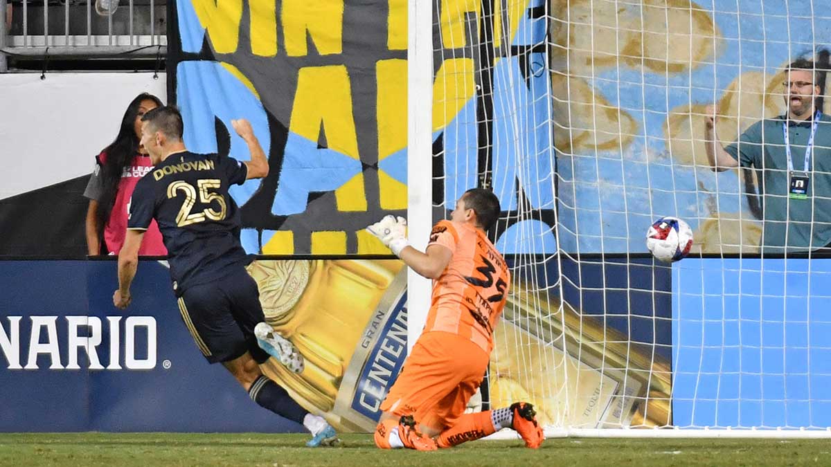 Chris Donovan celebra el gol del triunfo del Philadelphia. Reuters
