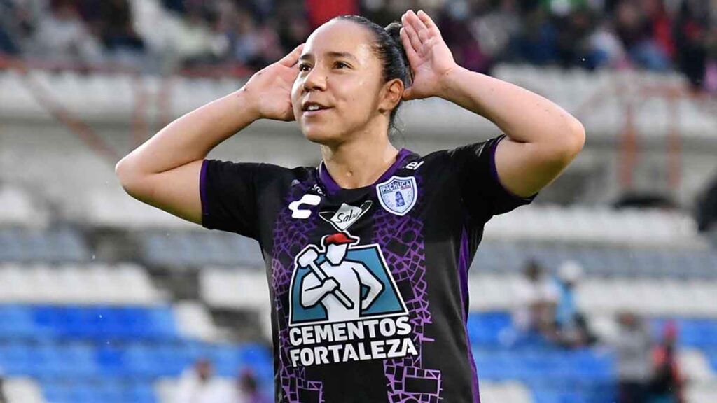 Charlyn Corral renueva su contrato con las Tuzas del Pachuca
