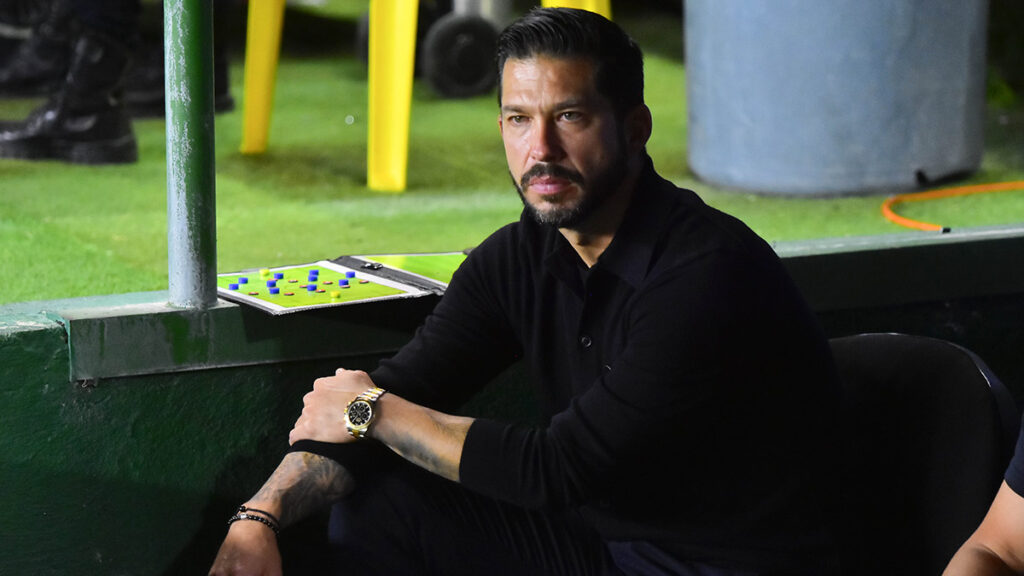 Benjamín Mora deja de ser director técnico del Atlas