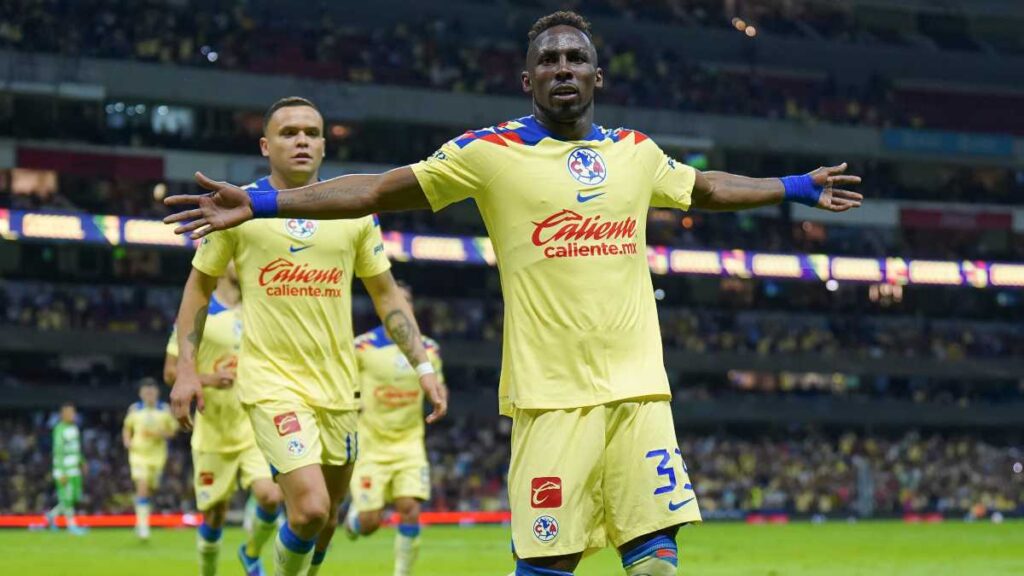 América se impone a Santos en una ferie de goles en el Azteca