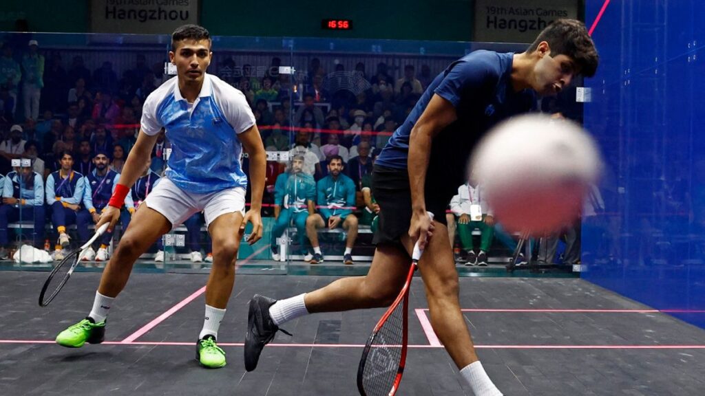 El squash es parecido al ráquetbol