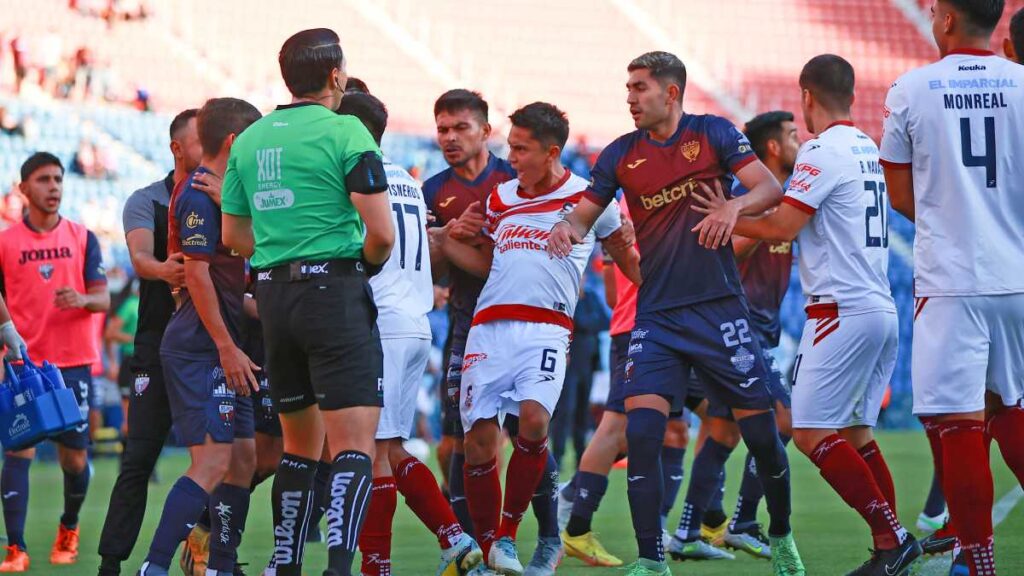 Conato de bronca en el Atlante vs Cimarrones