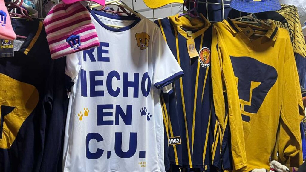 Locura en Ciudad Universitaria por la playera del Chino Huerta