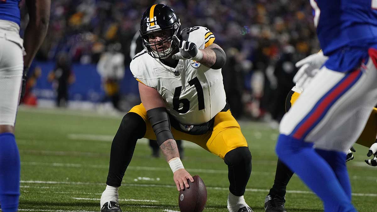 Los Steelers cortan al centro Mason Cole para liberar espacio en su ...