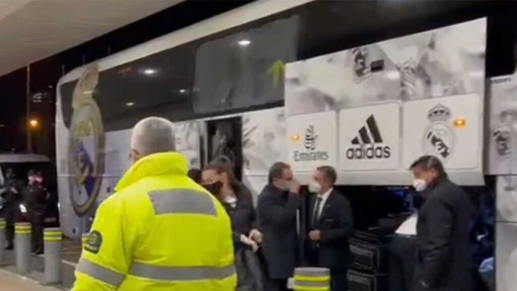 Autobús del Real Madrid en accidente automovilístico.
