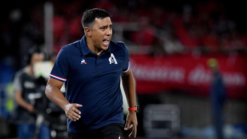 Una postal del entrenador al mando del América. Vizzor Image