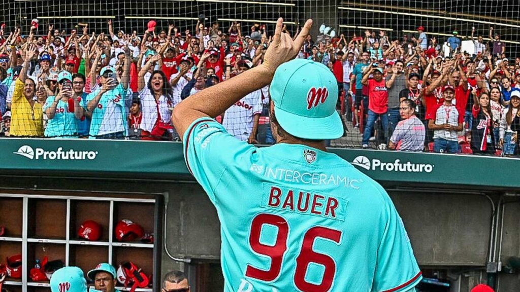 Bauer se gana el cariño de la afición de la CDMX