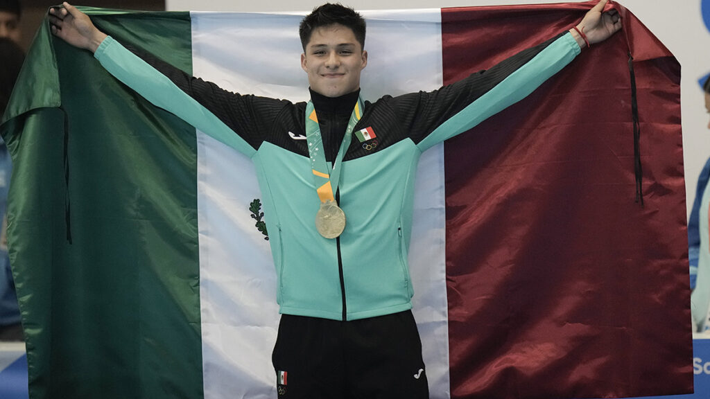 Osmar Olvera competirá en las semifinales de trampolín 3m | AP