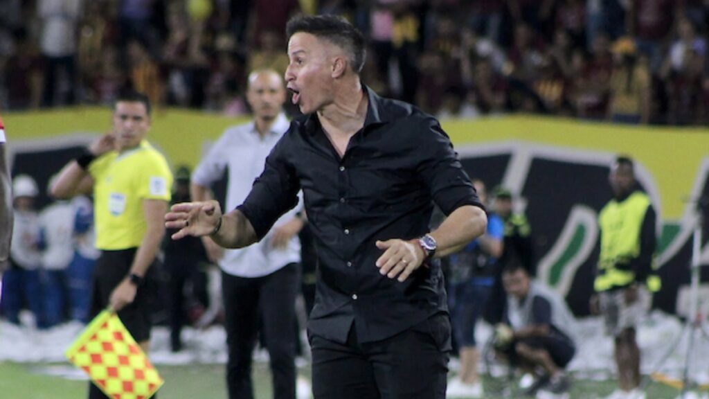 Pablo Peirano, DT de Santa Fe | VizzorImage.