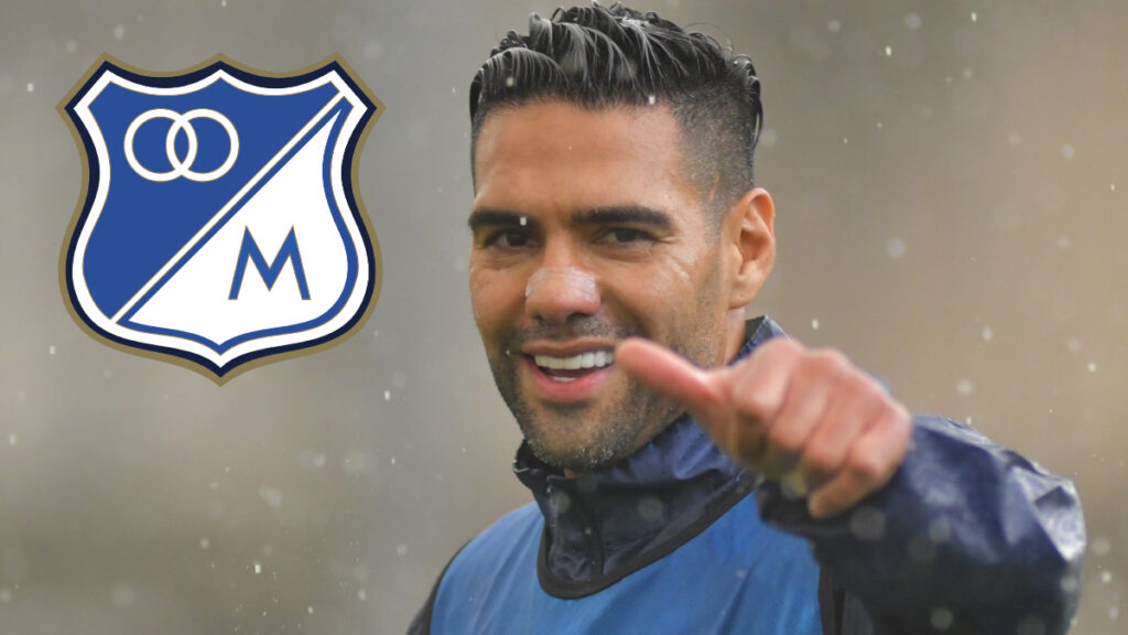 Falcao García y el escudo de Millonarios.
