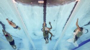 ¡Final de fotografía! David Popovici se lleva los 200m libres de la natación olímpica en Paris 2024