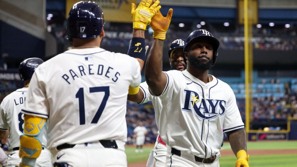 Randy Arozarena se vuela la barda | Nathan Ray Seebeck-USA TODAY Sports