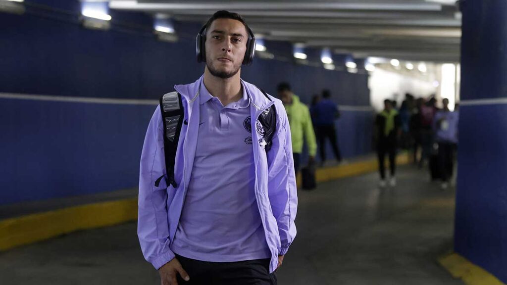 Sebastián Cáceres se mantendría con las Águilas. Imago 7