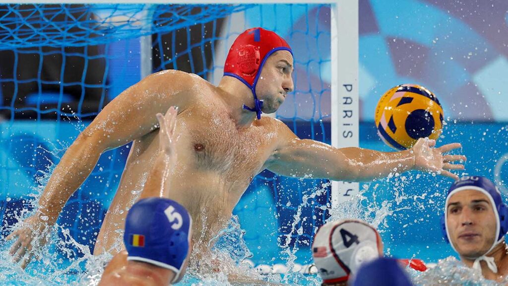 Estados Unidos vence a Rumania en el waterpolo varonil | Reuters