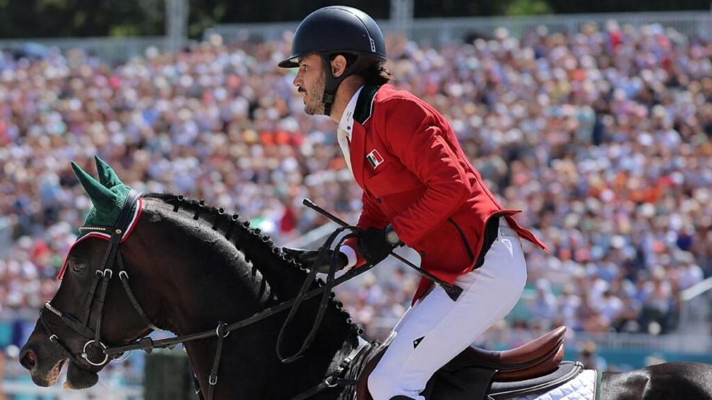 Andrés Azcárraga sufre aparatoso accidente en la final de salto ecuestre