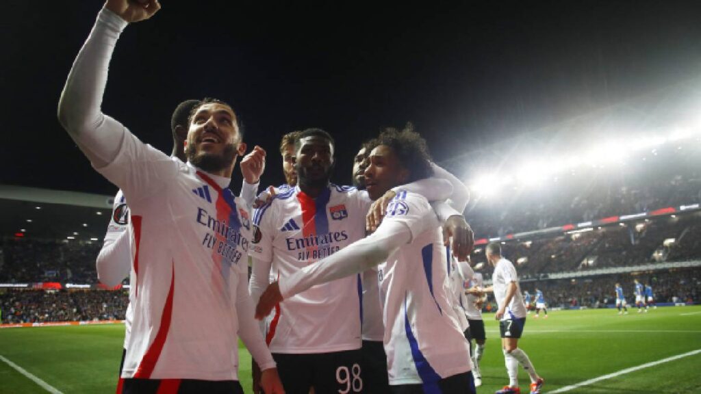 Lyon golea al Rangers en la Europa League / Reuters