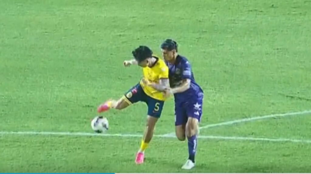 De acuerdo con nuestro experto arbitral al América no se le marcó un penalti a favor en su partido ante Mazatlán