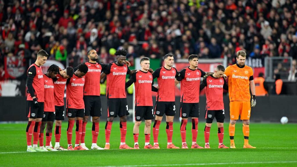 Patrik Schick guía con un póker la victoria del Bayer Leverkusen ante Freiburg para mantenerse como súblider de la Bundesliga