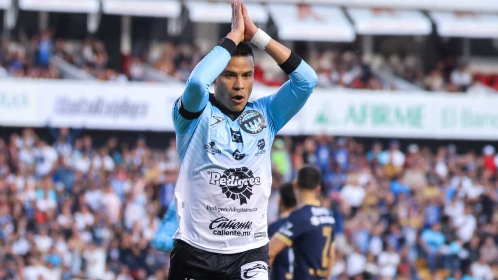 Los Pumas se topan con 'Barrera' en su visita a Querétaro y caen sorpresivamente ante los Gallos