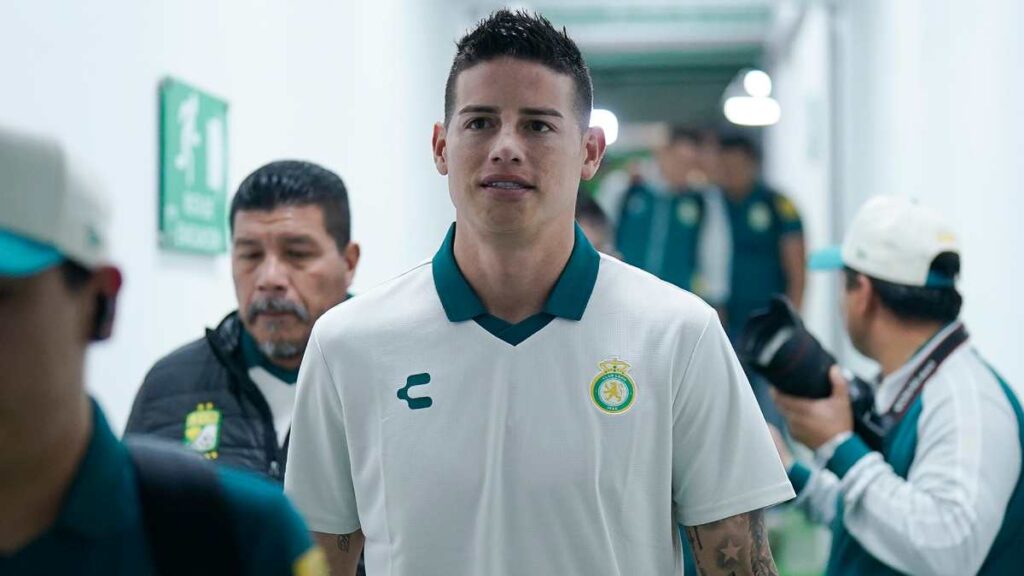 Hostil recibimiento a James Rodríguez y al León en el Estadio Jalisco