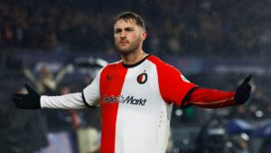¡Lo quieren lo antes posible! En Italia aseguran que el Milan ya espera a Santi Giménez y hasta le ponen fecha a su ‘debut’