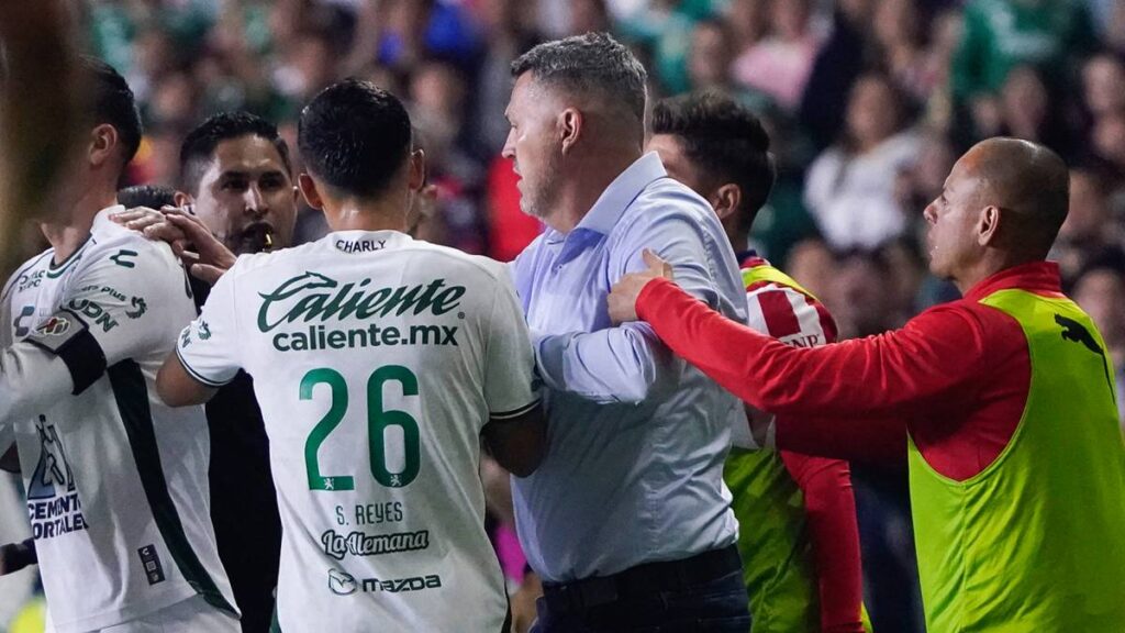 Óscar García lamenta su acción ante James Rodríguez. Imago 7