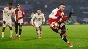 Santi Giménez rompe el silencio y… ¡Se quiere ir al Milan!