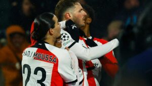 ‘Debí tirar más fotos de cuando te tuve…’ ¿Santiago Giménez comienza a despedirse de sus compañeros del Feyenoord?