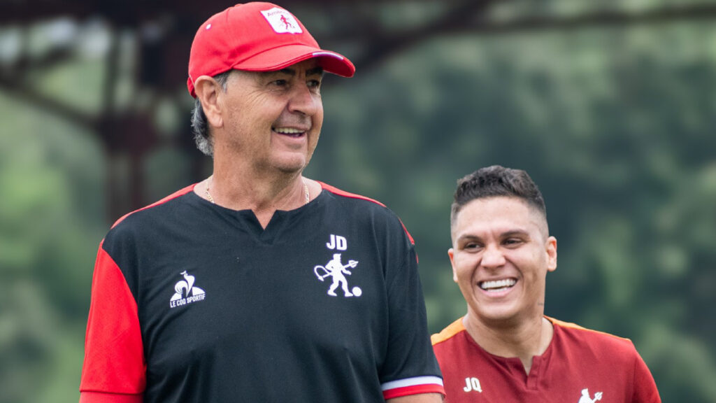 ‘Polilla’ Da Silva y Juanfer, en una práctica. | @AmericadeCali