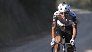 ¡Isaac Del Toro llega segundo en la Clásica Jaén Paraíso Interior 2025! Michal Kwiatkowski es el campeón